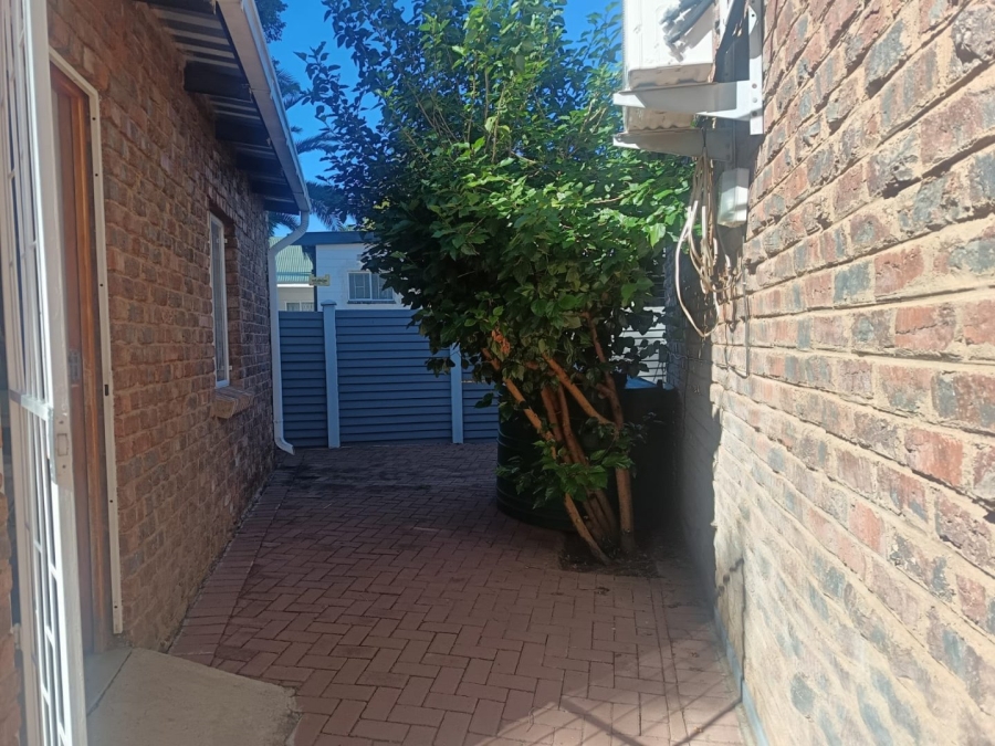 4 Bedroom Property for Sale in Heuwelsig Northern Cape